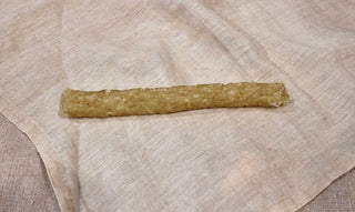 Hundinspiration tuggstick av äkta älghud, 20 cm långt oblekt tuggben för hundar.