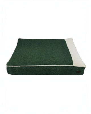 Hundinspiration CAZO Sigma hundmadrass i grön slitstark textil med ortopedisk memory foam-stoppning och vit kant
