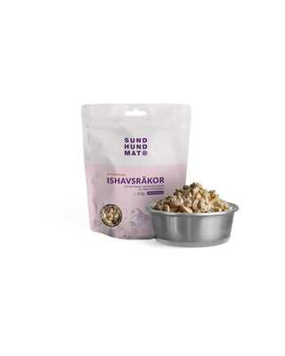 Hundinspiration Sund hundmat frystorkade ishavsräkor i en matskål bredvid förpackningen.