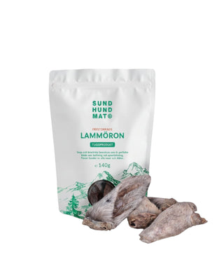 Hundinspiration Sund hundmat frystorkade lammöron i vit förpackning, ett naturligt och broskrikt hundtugg.