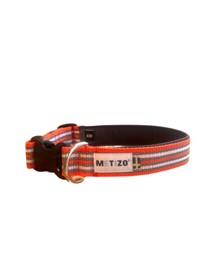 Hundinspiration Metizo fast hundhalsband i orange med reflexdetaljer, mjuk vaddering och slitstarkt snäppspänne.