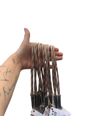Hundinspiration rundsytt Metizo koppel i beige med reflexdetaljer, handsytt i Linköping med lätt vikt.