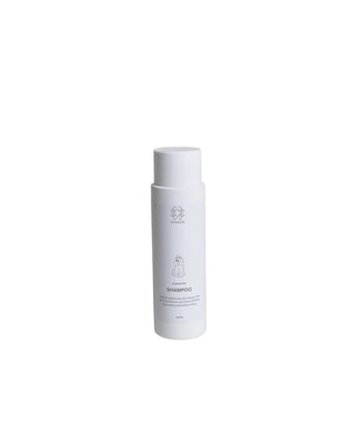 Hundinspiration Pennys Signature Shampoo i vit flaska för skonsam rengöring av hundpäls med Aloe Vera och vitaminer