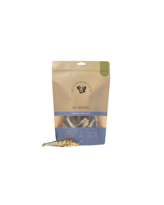 Hundinspiration torkad skarpsill i papperspåse, ett naturligt och proteinrikt hundgodis rikt på omega-3.